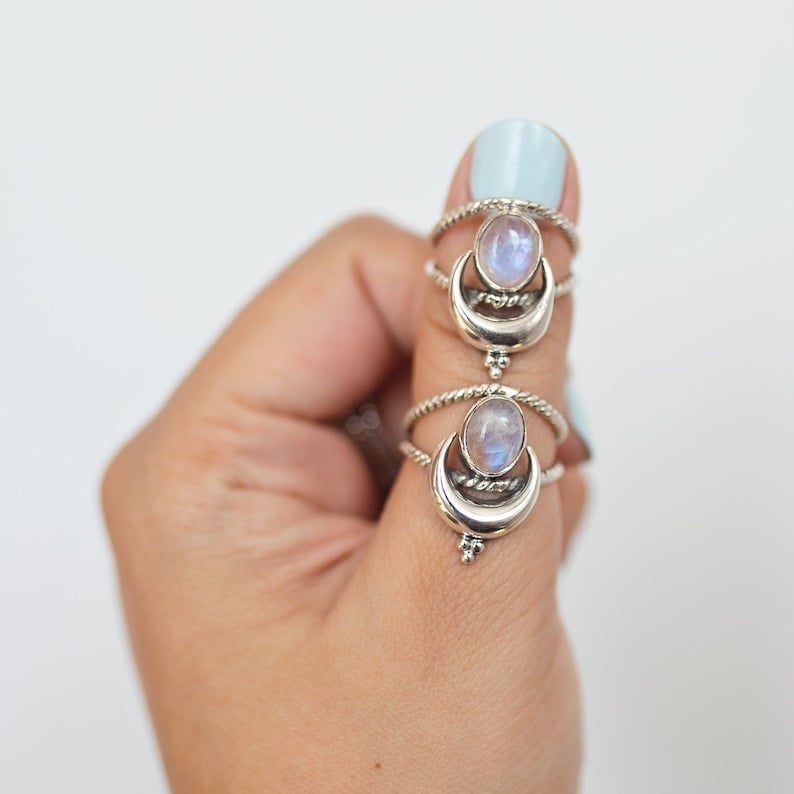 🎁Oval Rainbow Moonstone Moon Phase Ring