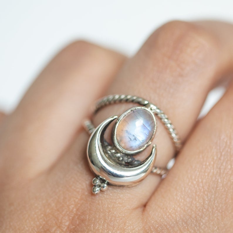 🎁Oval Rainbow Moonstone Moon Phase Ring